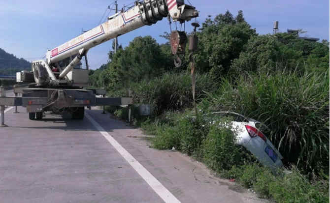 东兴区重载吊车救援 东兴区重载吊车救援